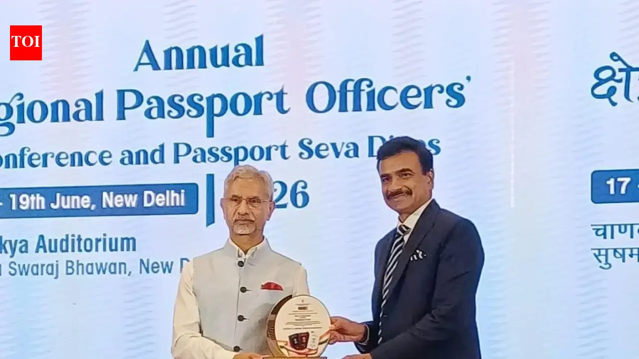 Telangana police official receiving an award for passport services from a Ministry of External Affairs representative